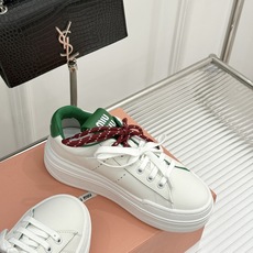 Miu Miu/缪缪26WF新品双色鞋带 厚底休闲运动穆勒小白鞋 双色鞋带穆勒小白鞋登场 撞色双鞋带添鲜活元气 厚底悄悄 Miu Miu/缪缪26WF新品双色鞋带 厚底休闲运动穆勒小白鞋 双色鞋带穆勒小白鞋登场 撞色双鞋带添鲜活元气 厚底悄悄