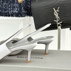 Balenciaga x Manolo Blahnik联盟款 26WF新品水晶叶真丝高跟凉鞋 巴黎世家联名莫罗新作 真丝 Balenciaga x Manolo Blahnik联盟款 26WF新品水晶叶真丝高跟凉鞋 巴黎世家联名莫罗新作 真丝