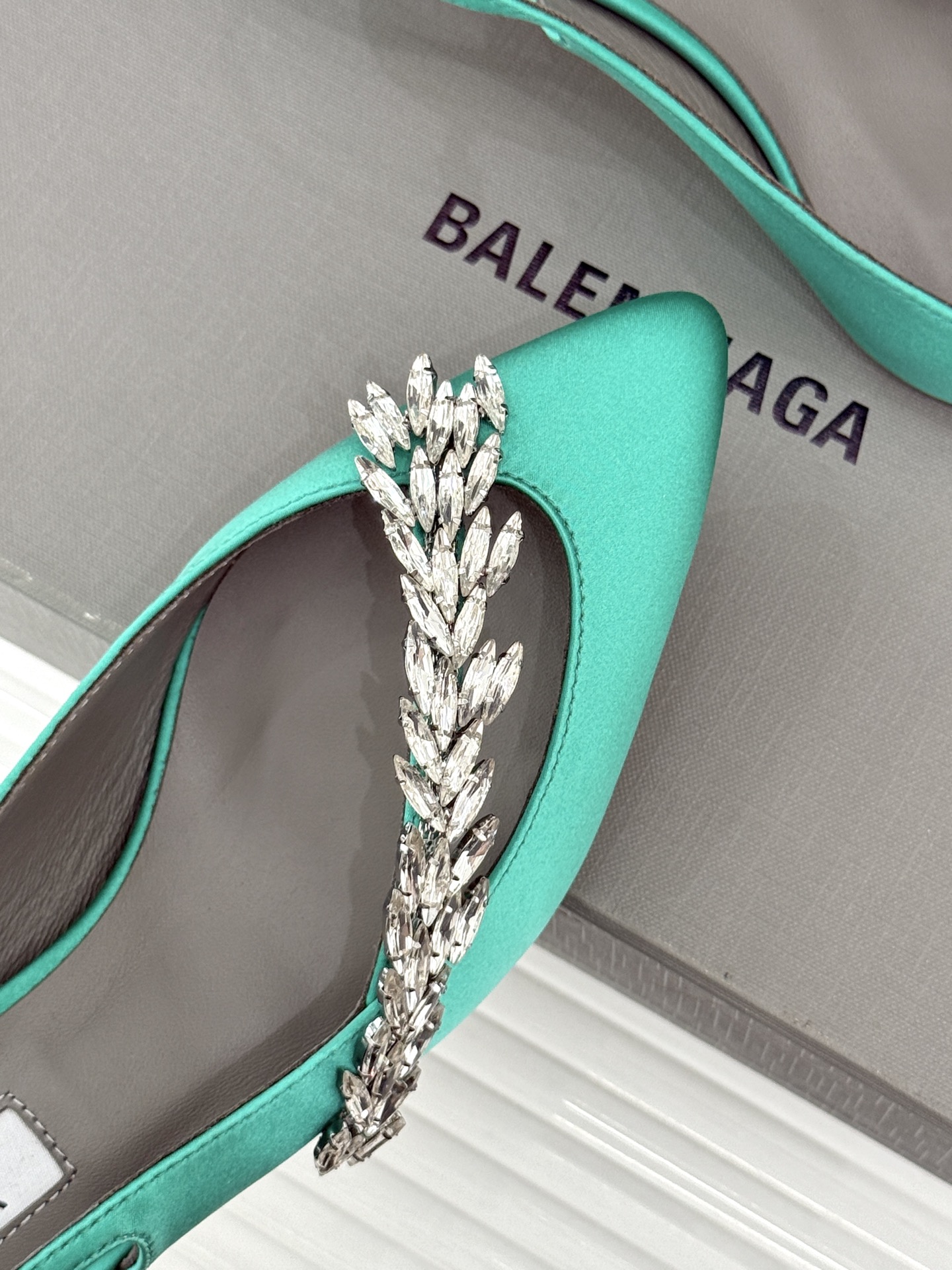 Balenciaga x Manolo Blahnik联盟款 26WF新品水晶叶真丝高跟凉鞋 巴黎世家联名莫罗新作 真丝 Balenciaga x Manolo Blahnik联盟款 26WF新品水晶叶真丝高跟凉鞋 巴黎世家联名莫罗新作 真丝