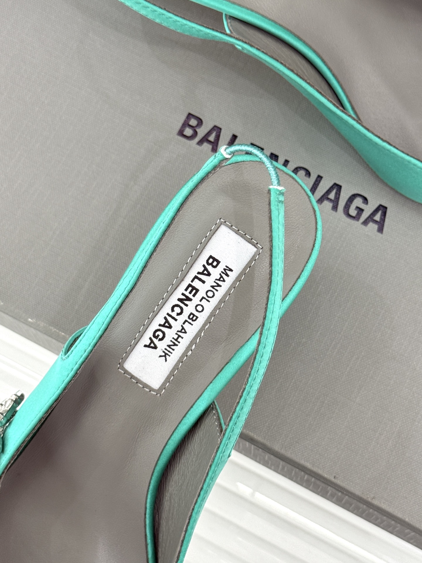 Balenciaga x Manolo Blahnik联盟款 26WF新品水晶叶真丝高跟凉鞋 巴黎世家联名莫罗新作 真丝 Balenciaga x Manolo Blahnik联盟款 26WF新品水晶叶真丝高跟凉鞋 巴黎世家联名莫罗新作 真丝