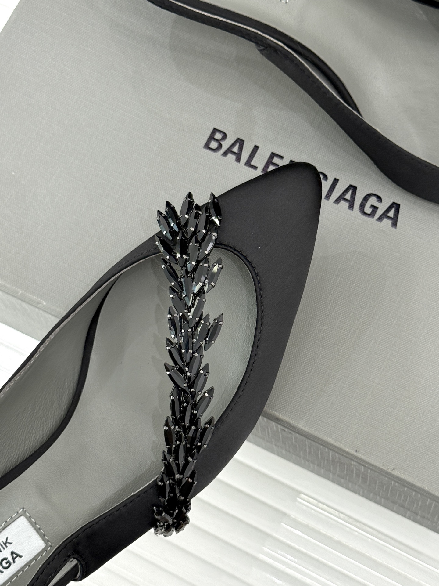 Balenciaga x Manolo Blahnik联盟款 26WF新品水晶叶真丝高跟凉鞋 巴黎世家联名莫罗新作 真丝 Balenciaga x Manolo Blahnik联盟款 26WF新品水晶叶真丝高跟凉鞋 巴黎世家联名莫罗新作 真丝