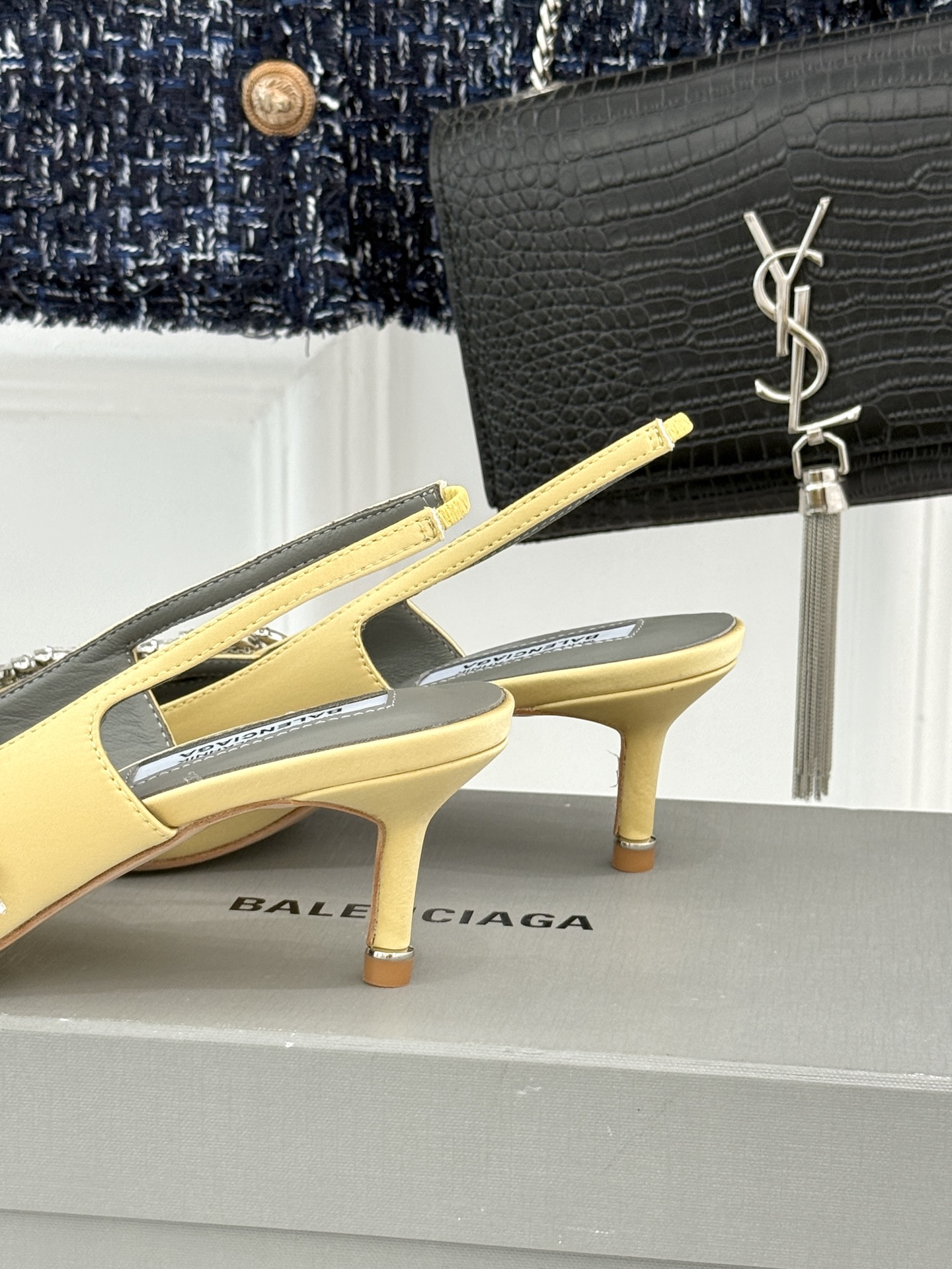Balenciaga x Manolo Blahnik联盟款 26WF新品水晶叶真丝高跟凉鞋 巴黎世家联名莫罗新作 真丝 Balenciaga x Manolo Blahnik联盟款 26WF新品水晶叶真丝高跟凉鞋 巴黎世家联名莫罗新作 真丝