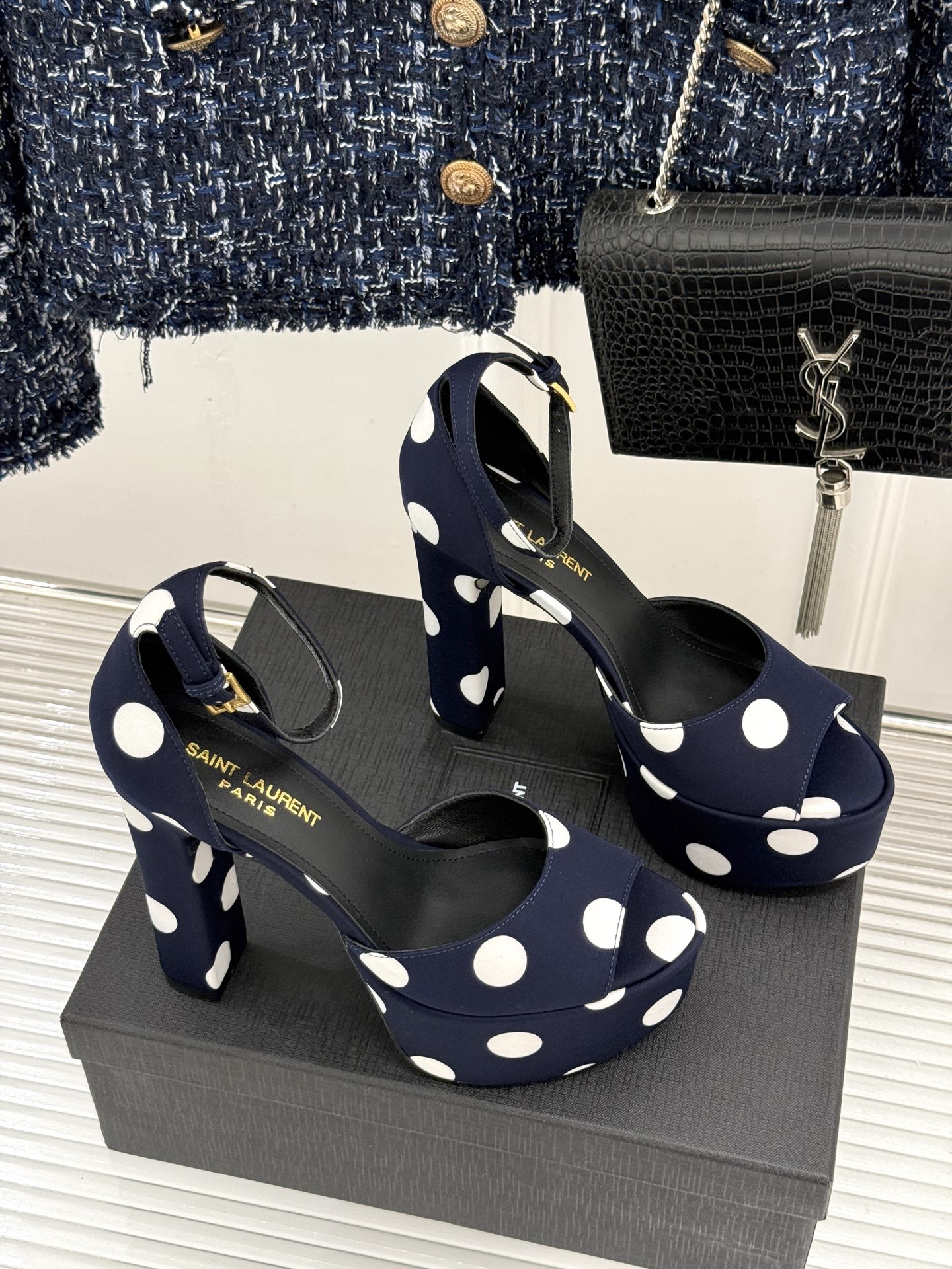 Saint Laurent /YSL圣罗兰26WF新品 波点鱼嘴防水台高跟凉鞋 波点肌理晕染复古调性 鱼嘴露趾衬足型纤细 Saint Laurent /YSL圣罗兰26WF新品 波点鱼嘴防水台高跟凉鞋 波点肌理晕染复古调性 鱼嘴露趾衬足型纤细