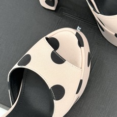 Saint Laurent /YSL圣罗兰26WF新品 波点鱼嘴防水台高跟凉鞋 波点肌理晕染复古调性 鱼嘴露趾衬足型纤细 Saint Laurent /YSL圣罗兰26WF新品 波点鱼嘴防水台高跟凉鞋 波点肌理晕染复古调性 鱼嘴露趾衬足型纤细