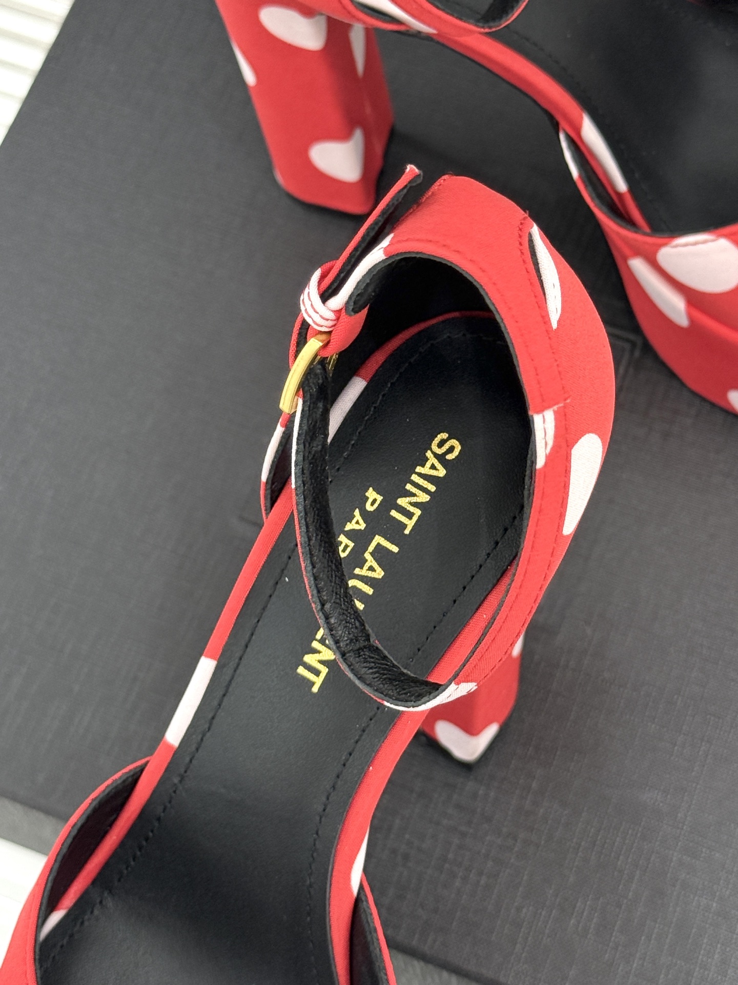 Saint Laurent /YSL圣罗兰26WF新品 波点鱼嘴防水台高跟凉鞋 波点肌理晕染复古调性 鱼嘴露趾衬足型纤细