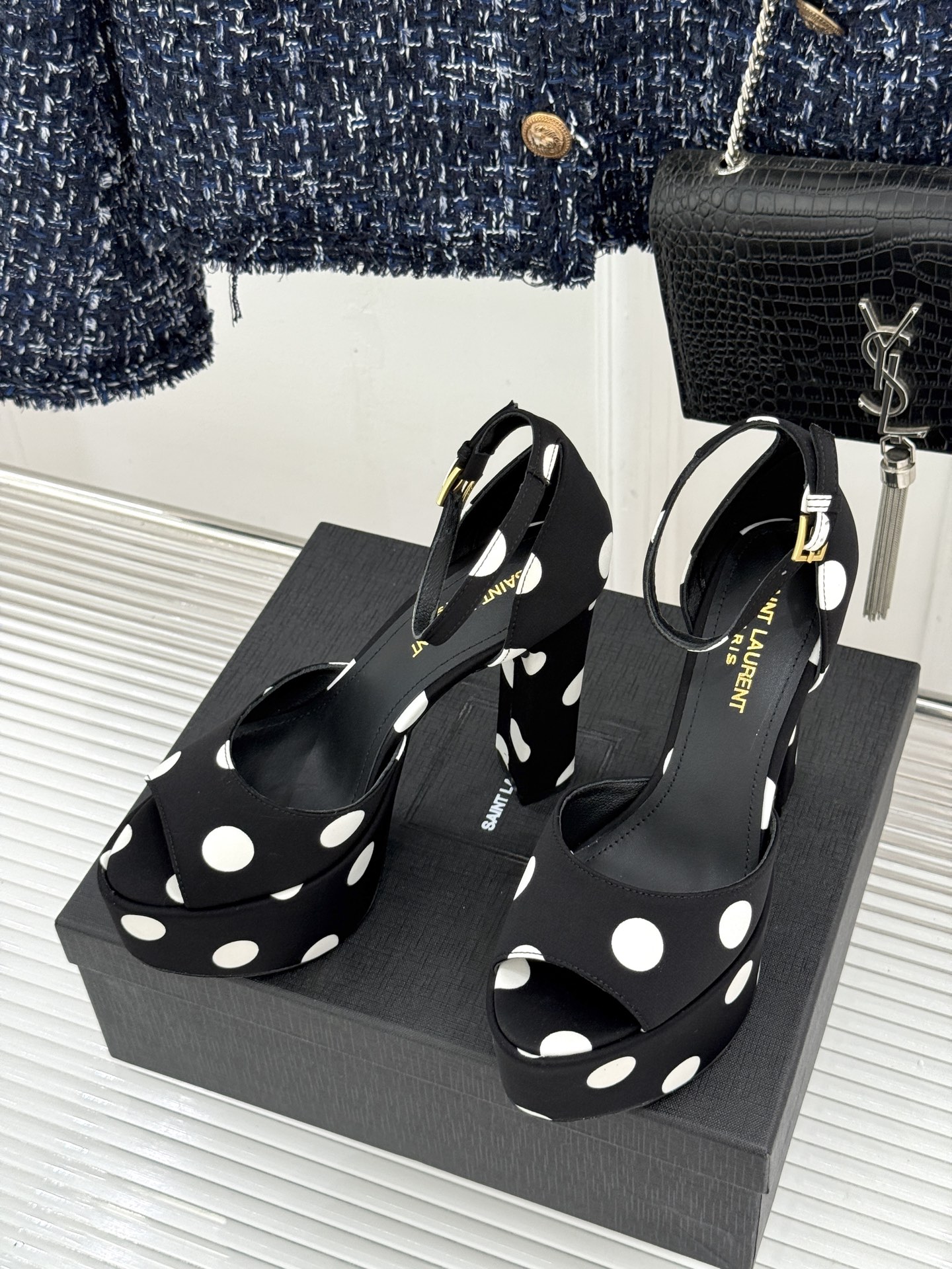 Saint Laurent /YSL圣罗兰26WF新品 波点鱼嘴防水台高跟凉鞋 波点肌理晕染复古调性 鱼嘴露趾衬足型纤细