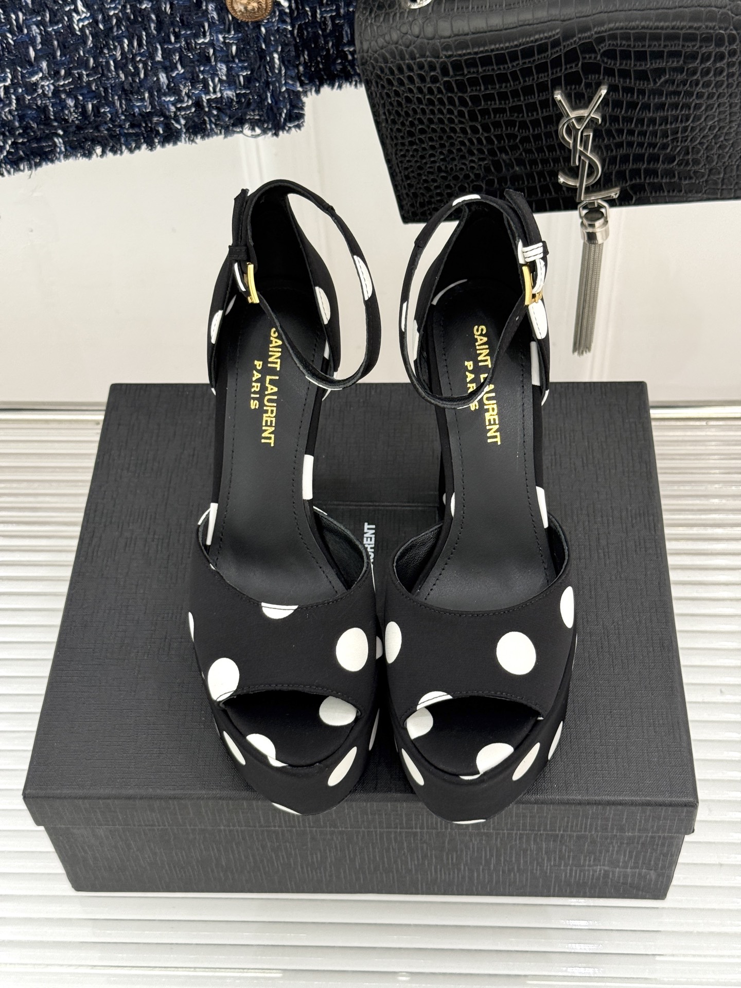 Saint Laurent /YSL圣罗兰26WF新品 波点鱼嘴防水台高跟凉鞋 波点肌理晕染复古调性 鱼嘴露趾衬足型纤细