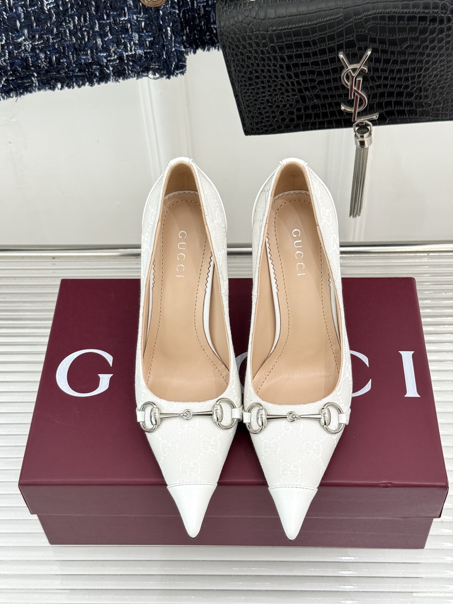 Gucci/古驰26WF新品Donna系列 马衔扣尖头高跟鞋凉鞋 经典马衔扣缀鞋面 尖头线条修饰纤细脚型 细跟拉长腿型比