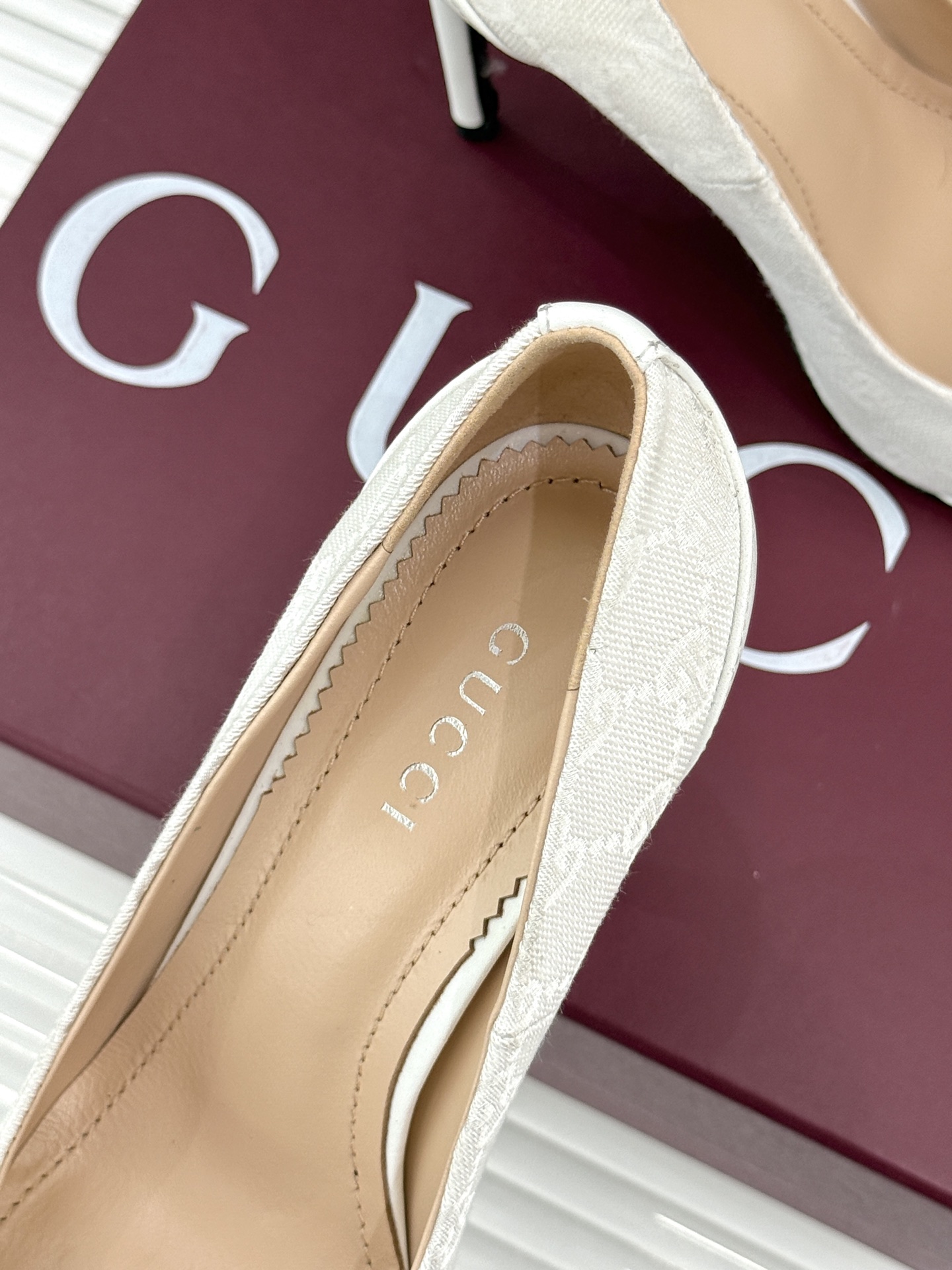 Gucci/古驰26WF新品Donna系列 马衔扣尖头高跟鞋凉鞋 经典马衔扣缀鞋面 尖头线条修饰纤细脚型 细跟拉长腿型比