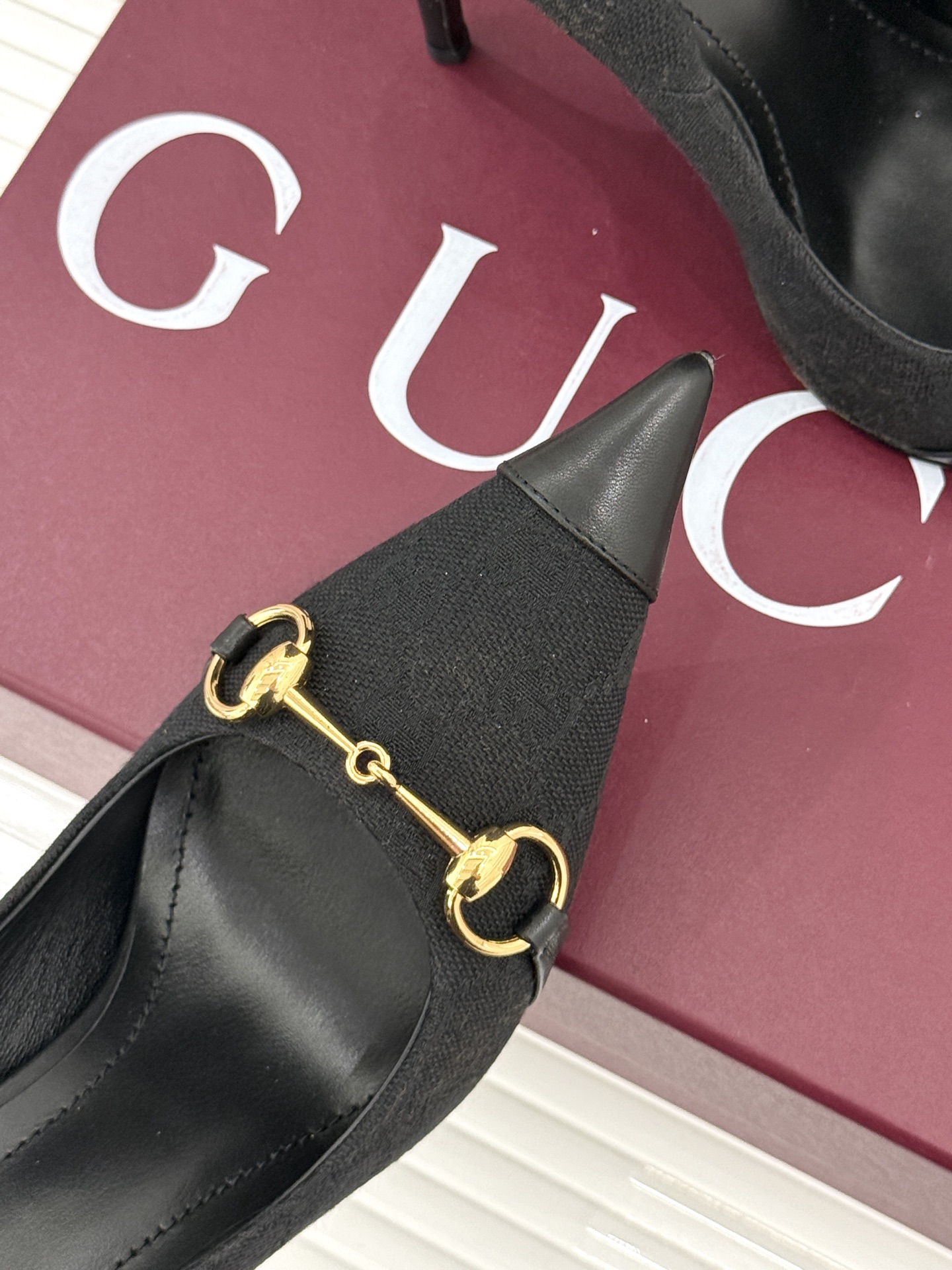 Gucci/古驰26WF新品Donna系列 马衔扣尖头高跟鞋凉鞋 经典马衔扣缀鞋面 尖头线条修饰纤细脚型 细跟拉长腿型比 Gucci/古驰26WF新品Donna系列 马衔扣尖头高跟鞋凉鞋 经典马衔扣缀鞋面 尖头线条修饰纤细脚型 细跟拉长腿型比