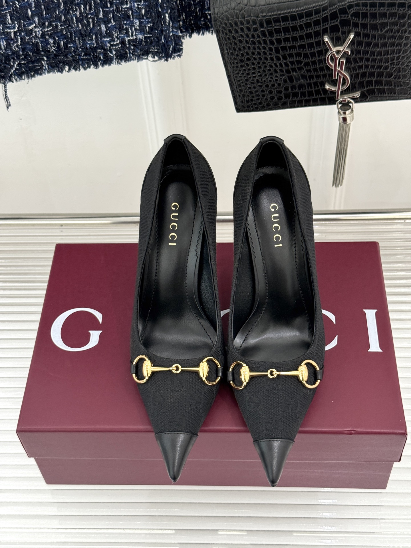 Gucci/古驰26WF新品Donna系列 马衔扣尖头高跟鞋凉鞋 经典马衔扣缀鞋面 尖头线条修饰纤细脚型 细跟拉长腿型比 Gucci/古驰26WF新品Donna系列 马衔扣尖头高跟鞋凉鞋 经典马衔扣缀鞋面 尖头线条修饰纤细脚型 细跟拉长腿型比