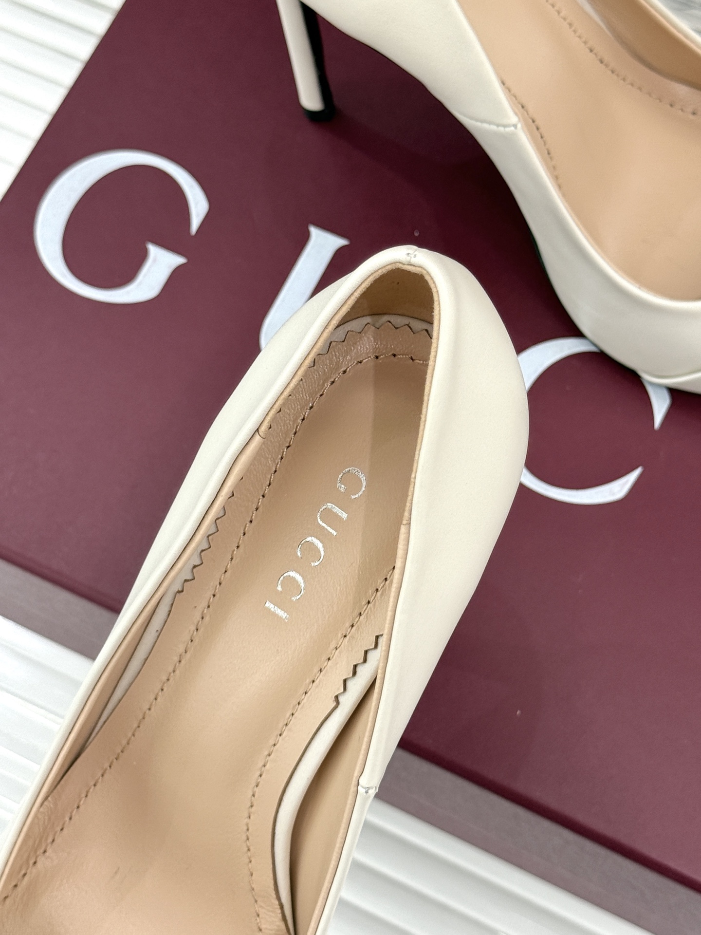 Gucci/古驰26WF新品Donna系列 马衔扣尖头高跟鞋凉鞋 经典马衔扣缀鞋面 尖头线条修饰纤细脚型 细跟拉长腿型比