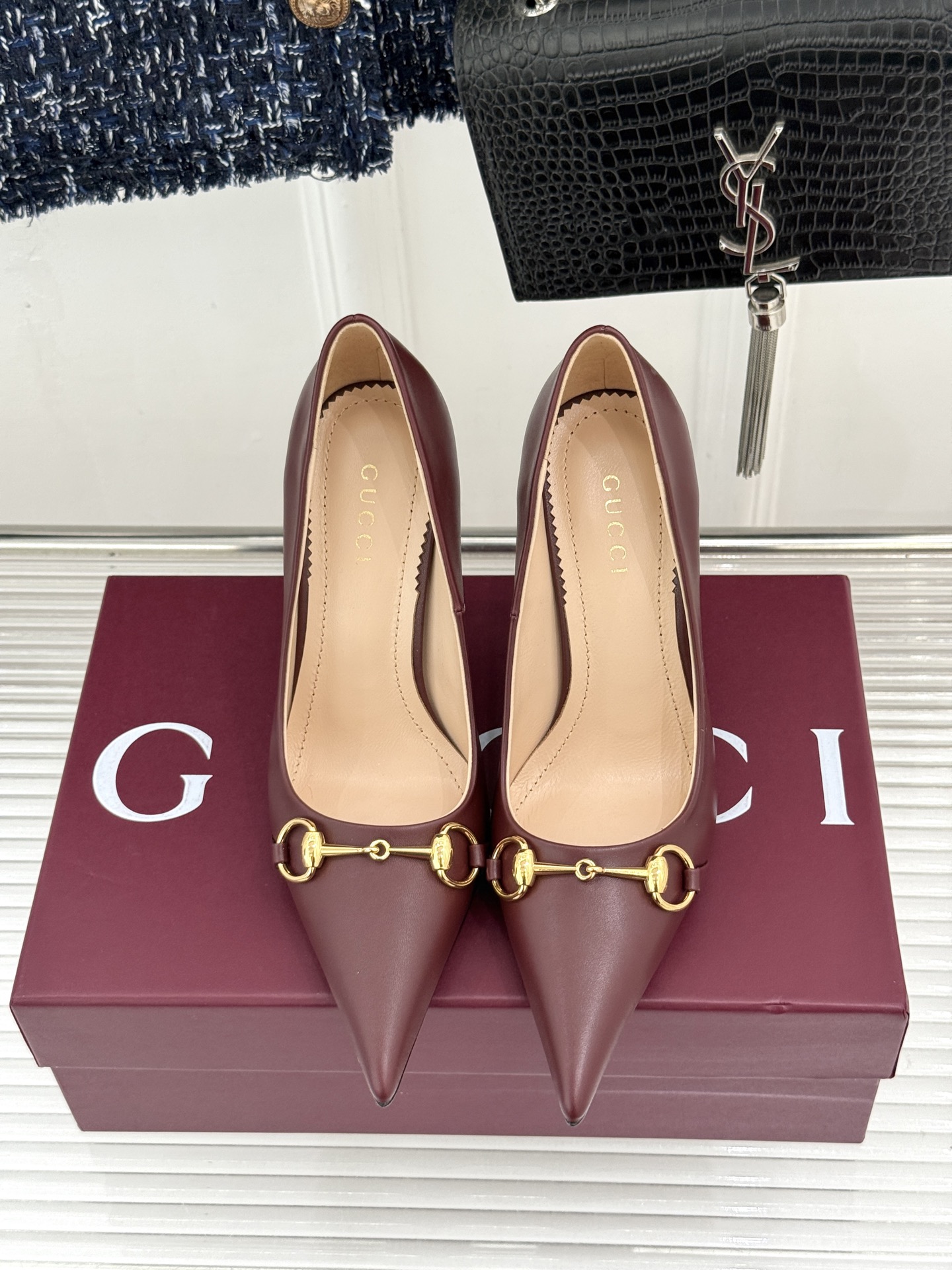 Gucci/古驰26WF新品Donna系列 马衔扣尖头高跟鞋凉鞋 经典马衔扣缀鞋面 尖头线条修饰纤细脚型 细跟拉长腿型比