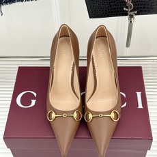 Gucci/古驰26WF新品Donna系列 马衔扣尖头高跟鞋凉鞋 经典马衔扣缀鞋面 尖头线条修饰纤细脚型 细跟拉长腿型比 Gucci/古驰26WF新品Donna系列 马衔扣尖头高跟鞋凉鞋 经典马衔扣缀鞋面 尖头线条修饰纤细脚型 细跟拉长腿型比