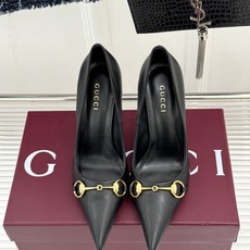 Gucci/古驰26WF新品Donna系列 马衔扣尖头高跟鞋凉鞋 经典马衔扣缀鞋面 尖头线条修饰纤细脚型 细跟拉长腿型比 Gucci/古驰26WF新品Donna系列 马衔扣尖头高跟鞋凉鞋 经典马衔扣缀鞋面 尖头线条修饰纤细脚型 细跟拉长腿型比