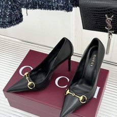 Gucci/古驰26WF新品Donna系列 马衔扣尖头高跟鞋凉鞋 经典马衔扣缀鞋面 尖头线条修饰纤细脚型 细跟拉长腿型比 Gucci/古驰26WF新品Donna系列 马衔扣尖头高跟鞋凉鞋 经典马衔扣缀鞋面 尖头线条修饰纤细脚型 细跟拉长腿型比