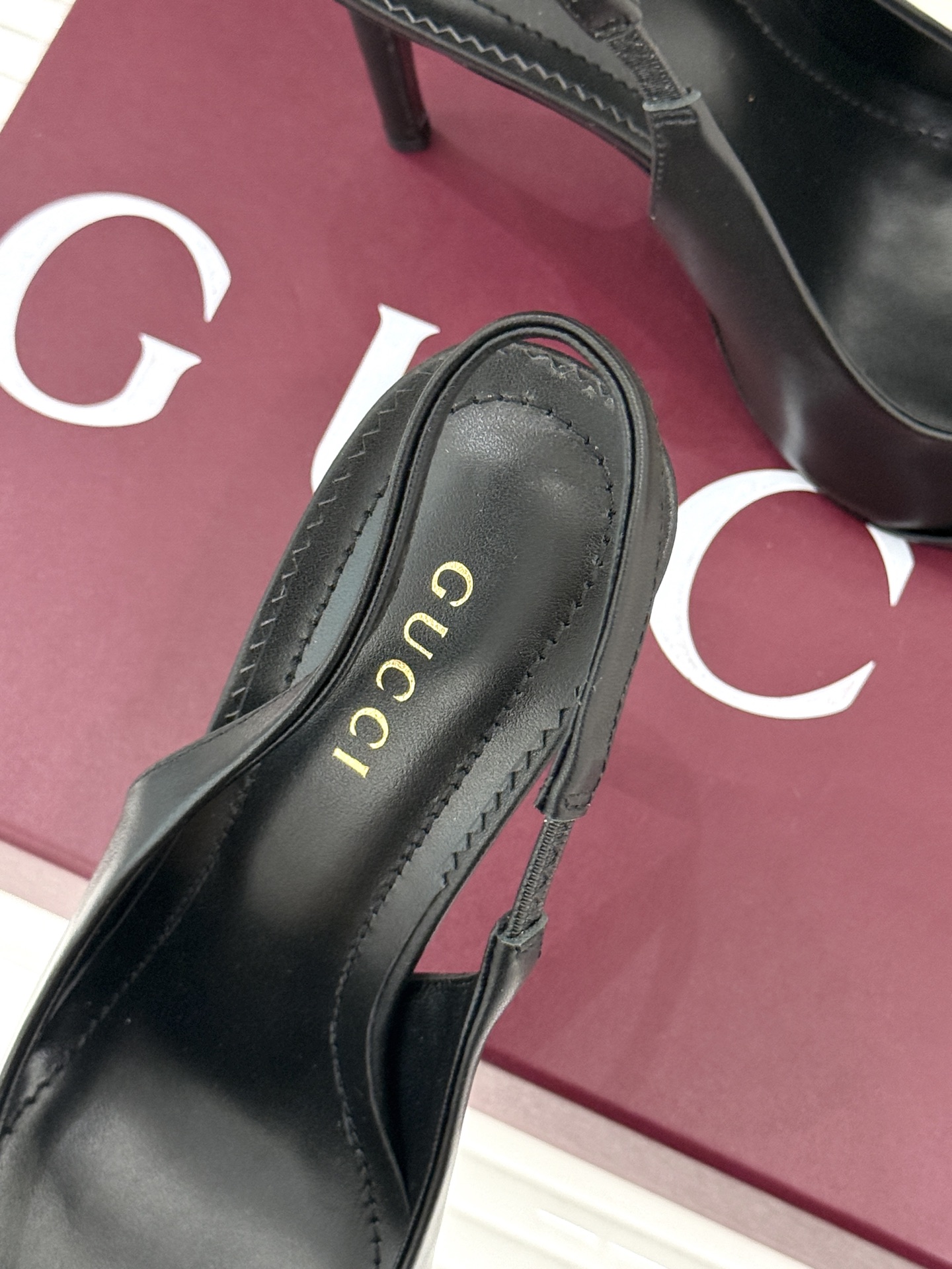 Gucci/古驰26WF新品Donna系列 马衔扣尖头高跟鞋凉鞋 经典马衔扣缀鞋面 尖头线条修饰纤细脚型 细跟拉长腿型比