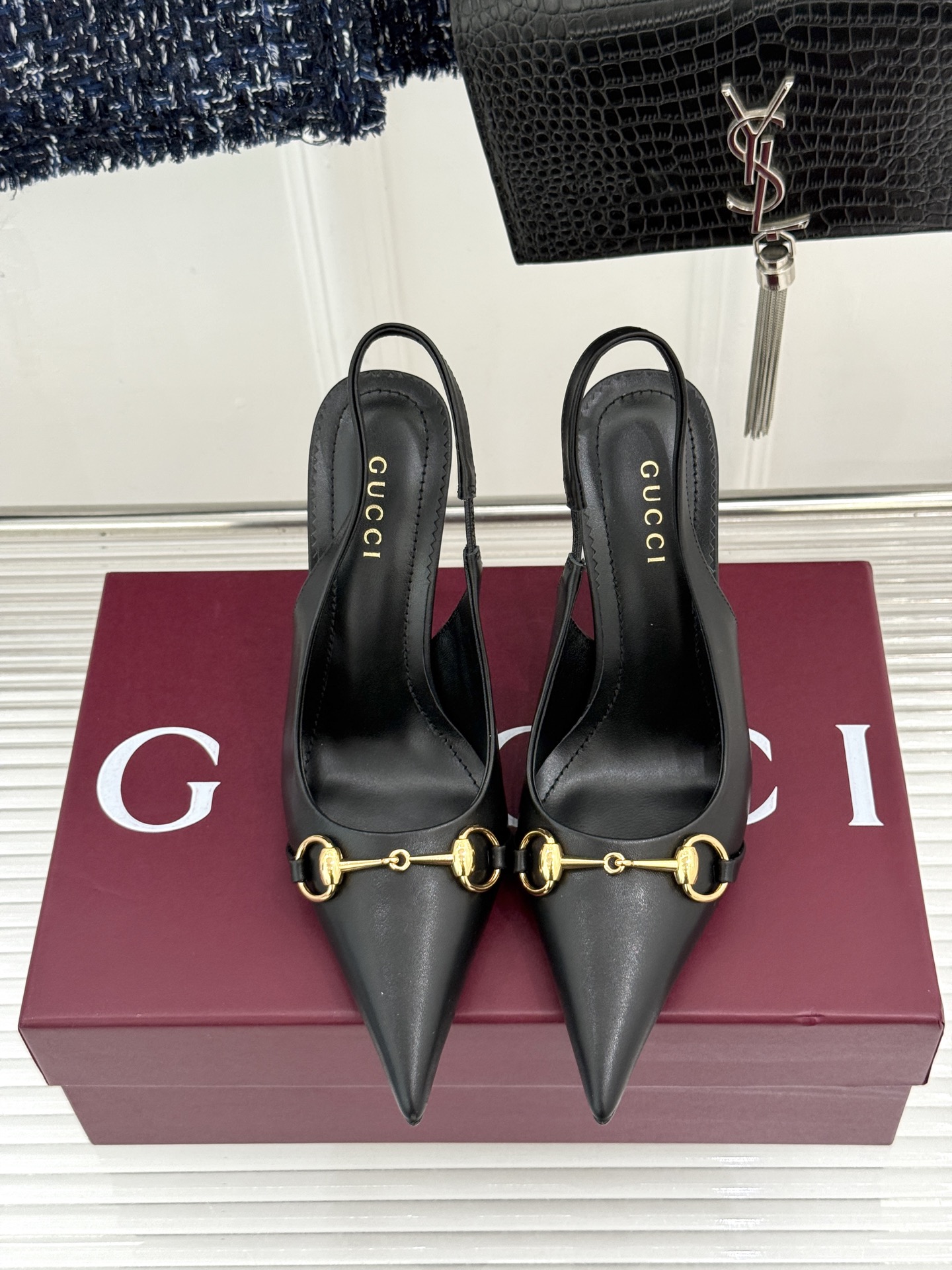 Gucci/古驰26WF新品Donna系列 马衔扣尖头高跟鞋凉鞋 经典马衔扣缀鞋面 尖头线条修饰纤细脚型 细跟拉长腿型比