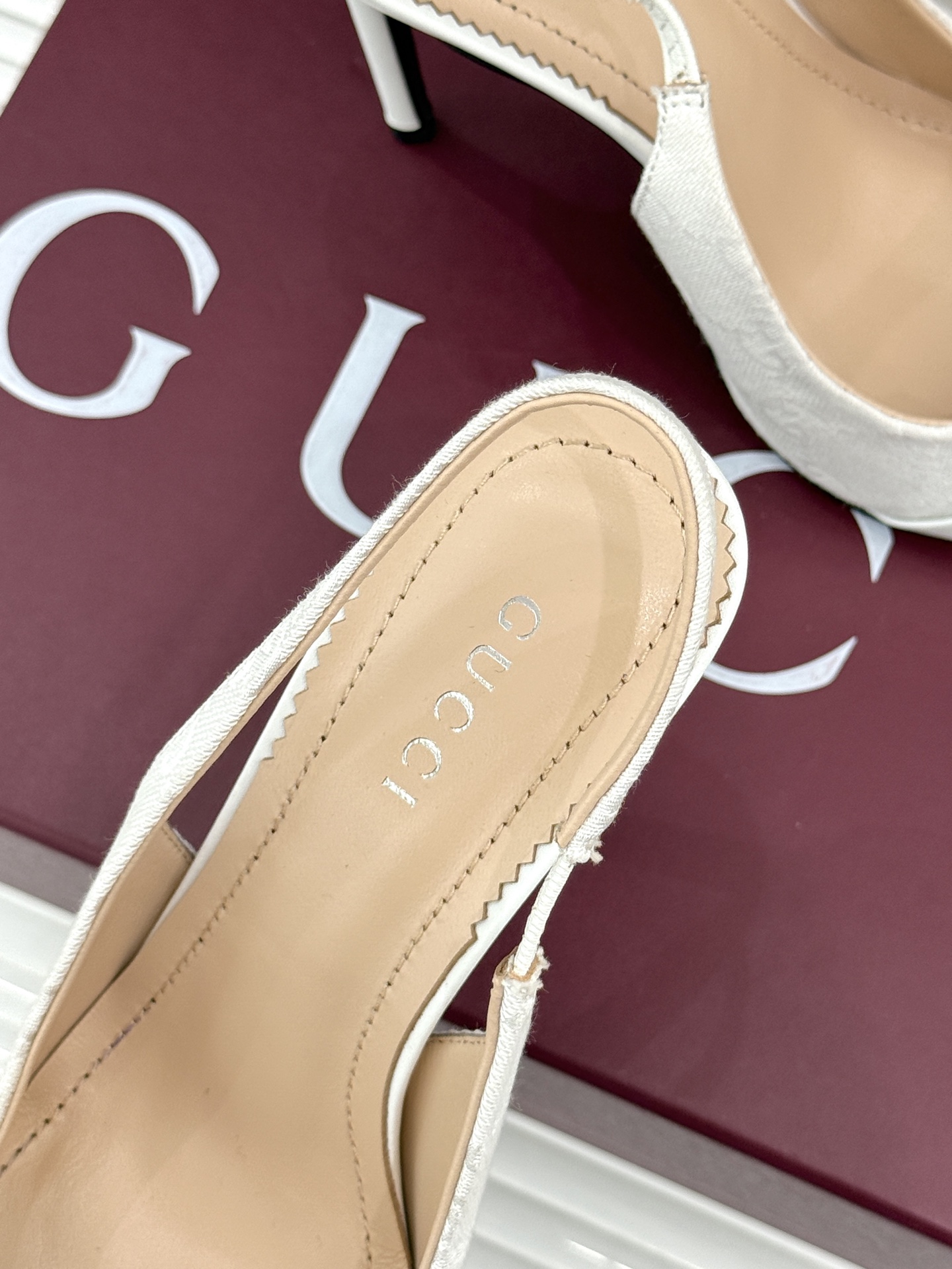 Gucci/古驰26WF新品Donna系列 马衔扣尖头高跟鞋凉鞋 经典马衔扣缀鞋面 尖头线条修饰纤细脚型 细跟拉长腿型比