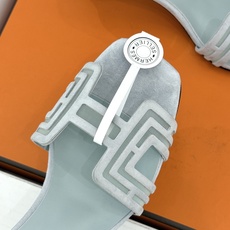 (配原版飞机盒) Hermès/爱马仕经典H型 细跟高跟凉鞋 极简奢韵 勾勒优雅身姿 标志性H型镂空鞋面 凝练品牌经典设 (配原版飞机盒) Hermès/爱马仕经典H型 细跟高跟凉鞋 极简奢韵 勾勒优雅身姿 标志性H型镂空鞋面 凝练品牌经典设