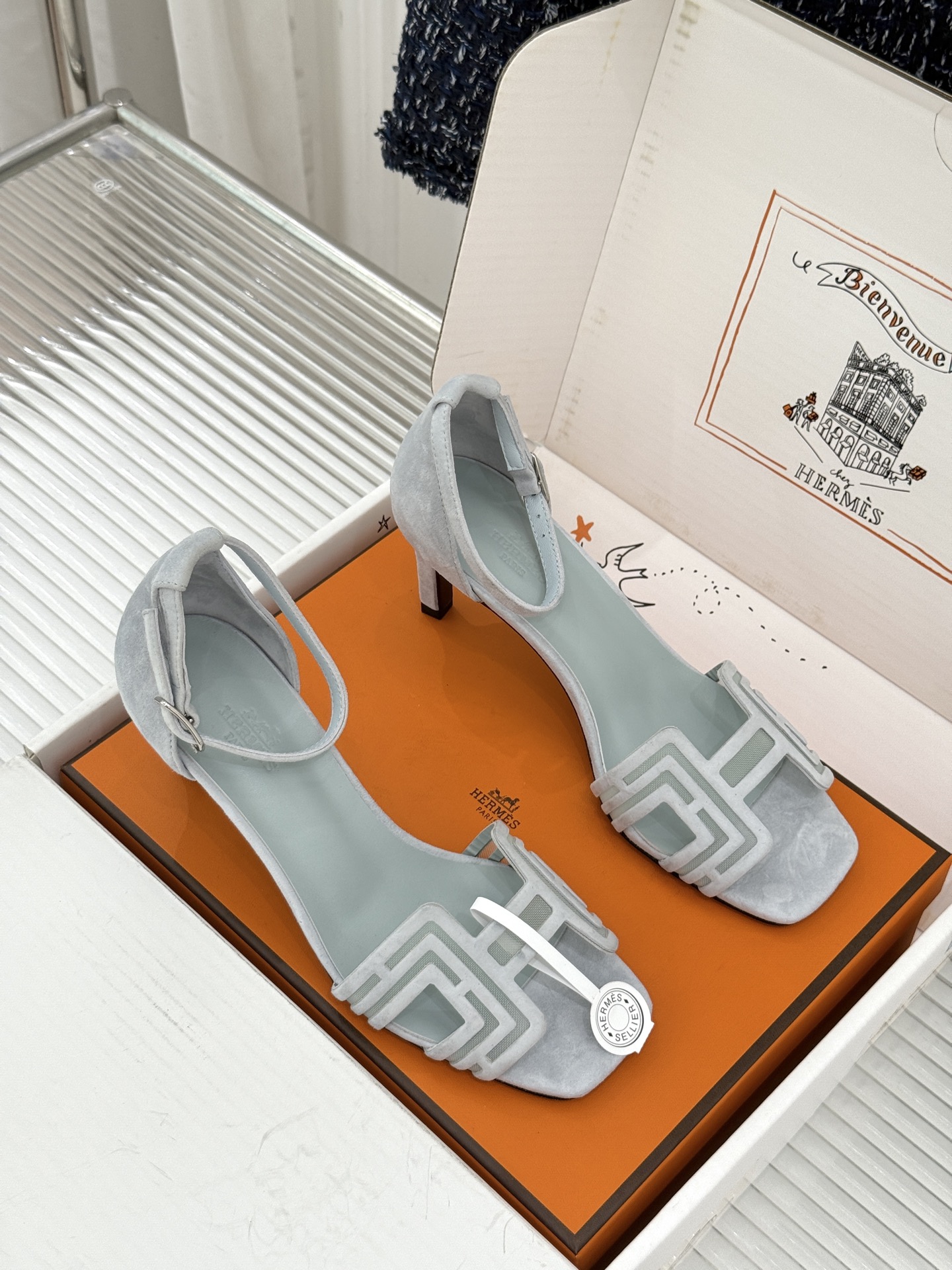 (配原版飞机盒) Hermès/爱马仕经典H型 细跟高跟凉鞋 极简奢韵 勾勒优雅身姿 标志性H型镂空鞋面 凝练品牌经典设 (配原版飞机盒) Hermès/爱马仕经典H型 细跟高跟凉鞋 极简奢韵 勾勒优雅身姿 标志性H型镂空鞋面 凝练品牌经典设