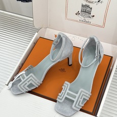 (配原版飞机盒) Hermès/爱马仕经典H型 细跟高跟凉鞋 极简奢韵 勾勒优雅身姿 标志性H型镂空鞋面 凝练品牌经典设 (配原版飞机盒) Hermès/爱马仕经典H型 细跟高跟凉鞋 极简奢韵 勾勒优雅身姿 标志性H型镂空鞋面 凝练品牌经典设