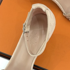 (配原版飞机盒) Hermès/爱马仕经典H型 细跟高跟凉鞋 极简奢韵 勾勒优雅身姿 标志性H型镂空鞋面 凝练品牌经典设 (配原版飞机盒) Hermès/爱马仕经典H型 细跟高跟凉鞋 极简奢韵 勾勒优雅身姿 标志性H型镂空鞋面 凝练品牌经典设