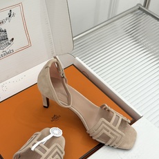 (配原版飞机盒) Hermès/爱马仕经典H型 细跟高跟凉鞋 极简奢韵 勾勒优雅身姿 标志性H型镂空鞋面 凝练品牌经典设 (配原版飞机盒) Hermès/爱马仕经典H型 细跟高跟凉鞋 极简奢韵 勾勒优雅身姿 标志性H型镂空鞋面 凝练品牌经典设