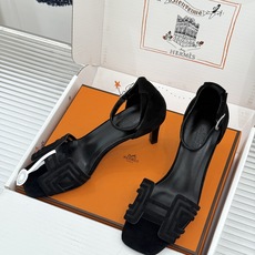 (配原版飞机盒) Hermès/爱马仕经典H型 细跟高跟凉鞋 极简奢韵 勾勒优雅身姿 标志性H型镂空鞋面 凝练品牌经典设 (配原版飞机盒) Hermès/爱马仕经典H型 细跟高跟凉鞋 极简奢韵 勾勒优雅身姿 标志性H型镂空鞋面 凝练品牌经典设
