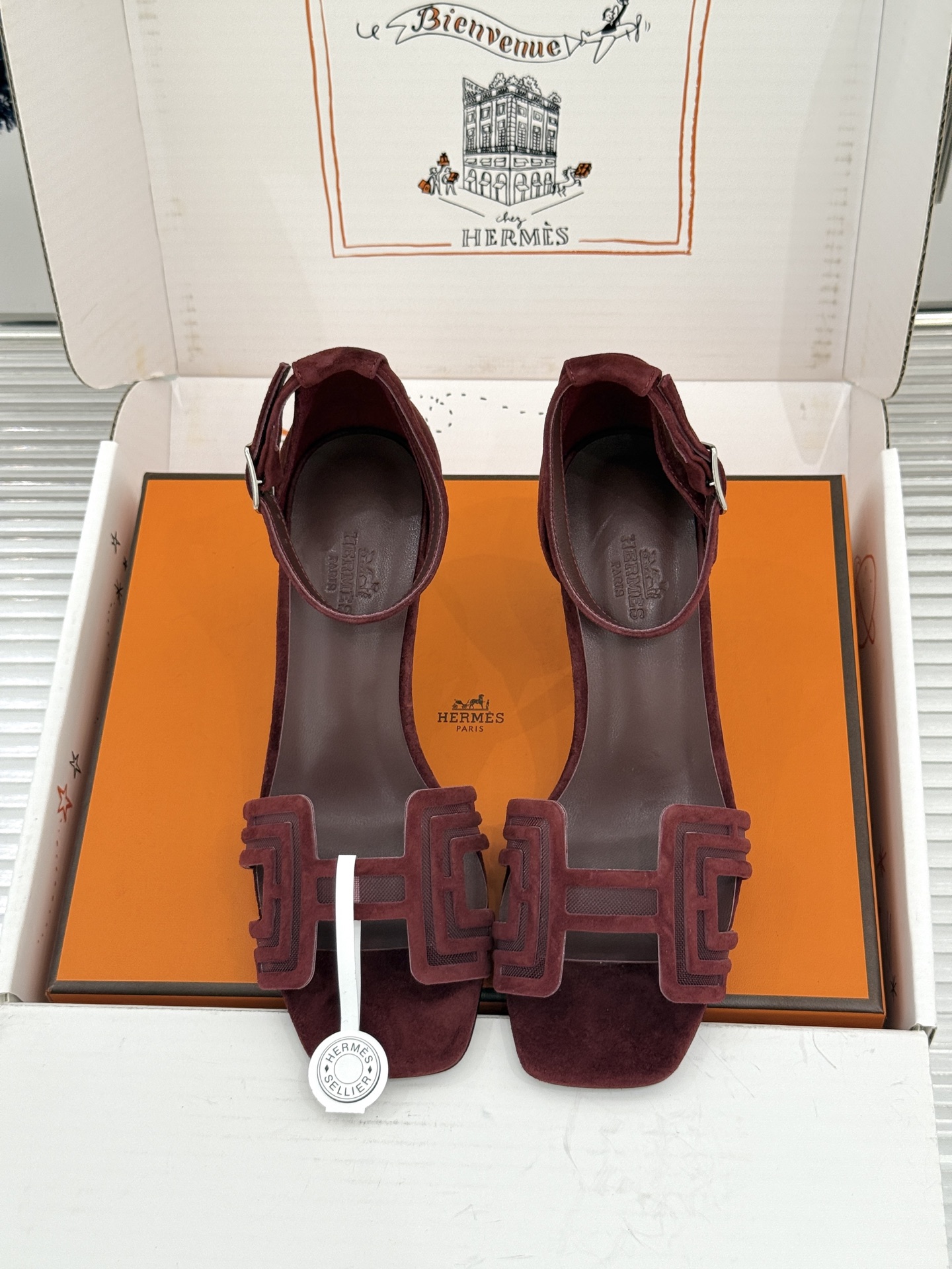 (配原版飞机盒) Hermès/爱马仕经典H型 细跟高跟凉鞋 极简奢韵 勾勒优雅身姿 标志性H型镂空鞋面 凝练品牌经典设 (配原版飞机盒) Hermès/爱马仕经典H型 细跟高跟凉鞋 极简奢韵 勾勒优雅身姿 标志性H型镂空鞋面 凝练品牌经典设