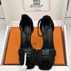 (配原版飞机盒) Hermès/爱马仕经典H型 细跟高跟凉鞋 极简奢韵 勾勒优雅身姿 标志性H型镂空鞋面 凝练品牌经典设 (配原版飞机盒) Hermès/爱马仕经典H型 细跟高跟凉鞋 极简奢韵 勾勒优雅身姿 标志性H型镂空鞋面 凝练品牌经典设