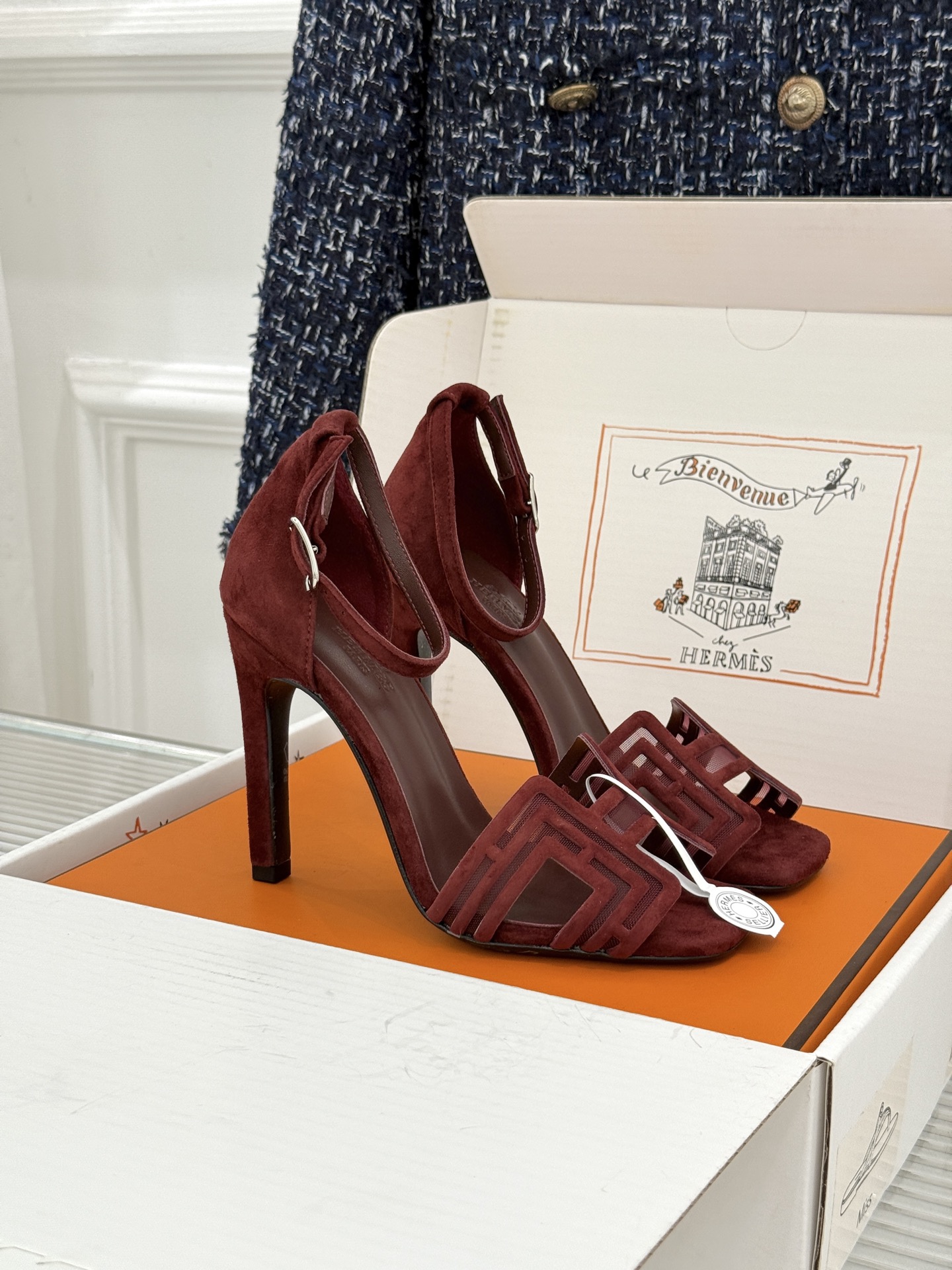 (配原版飞机盒) Hermès/爱马仕经典H型 细跟高跟凉鞋 极简奢韵 勾勒优雅身姿 标志性H型镂空鞋面 凝练品牌经典设 (配原版飞机盒) Hermès/爱马仕经典H型 细跟高跟凉鞋 极简奢韵 勾勒优雅身姿 标志性H型镂空鞋面 凝练品牌经典设