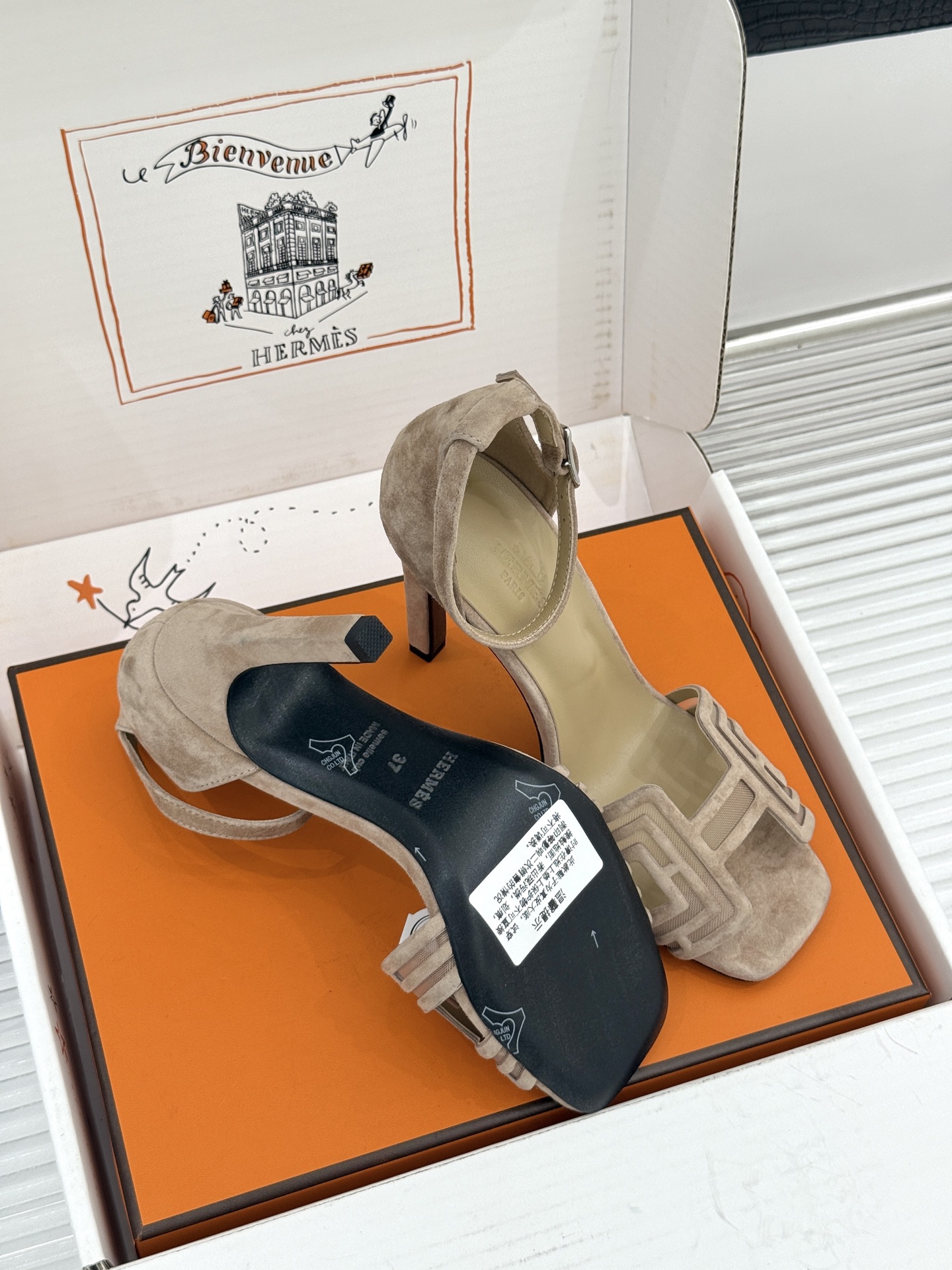 （配原版飞机盒） Hermès/爱马仕经典H型 细跟高跟凉鞋 极简奢韵 勾勒优雅身姿 标志性H型镂空鞋面 凝练品牌经典设