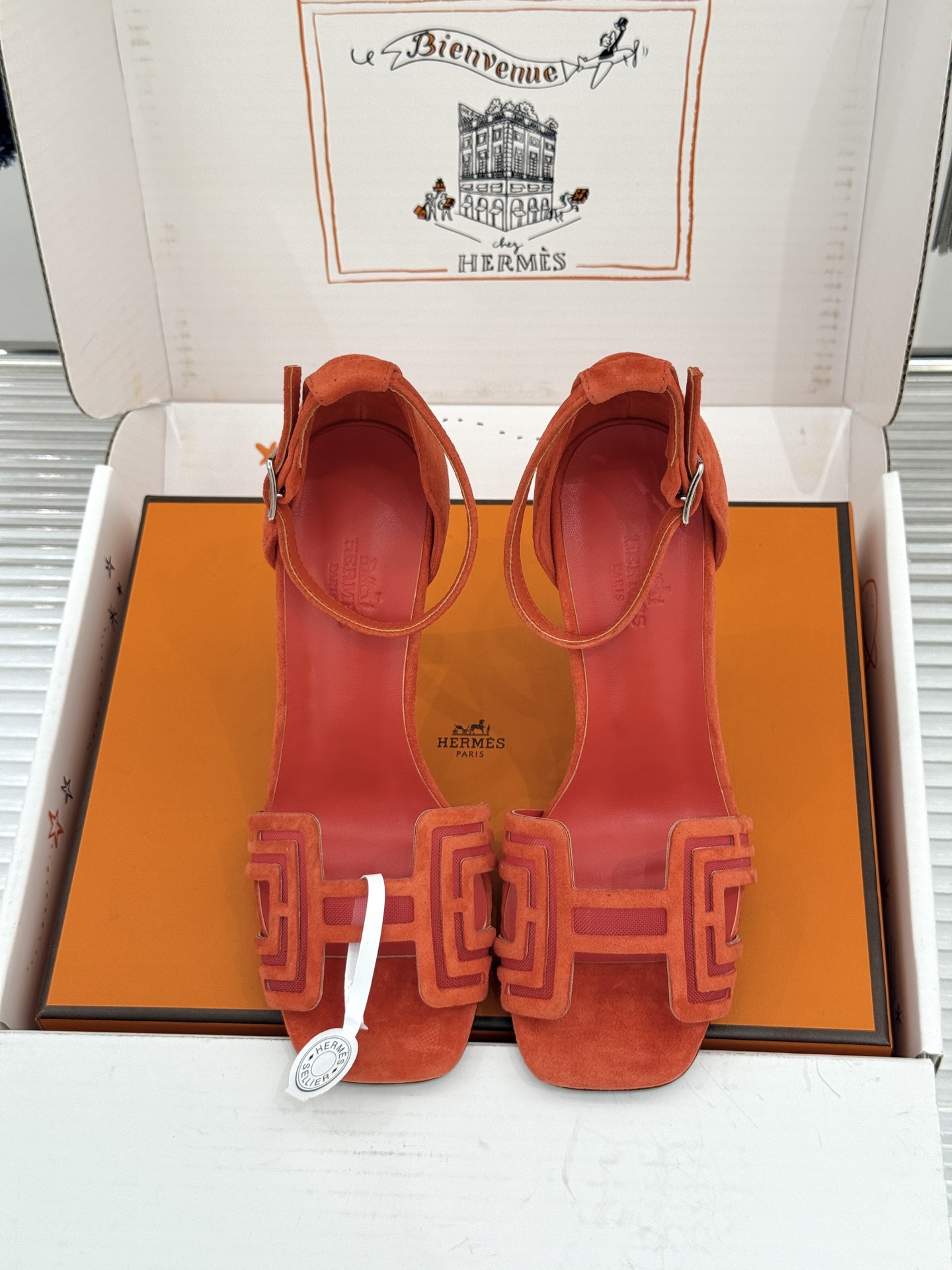 （配原版飞机盒） Hermès/爱马仕经典H型 细跟高跟凉鞋 极简奢韵 勾勒优雅身姿 标志性H型镂空鞋面 凝练品牌经典设