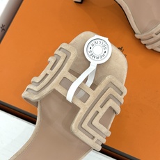 (配原版飞机盒) Hermès/爱马仕经典H型 细跟高跟凉鞋 极简奢韵 勾勒优雅身姿 标志性H型镂空鞋面 凝练品牌经典设 (配原版飞机盒) Hermès/爱马仕经典H型 细跟高跟凉鞋 极简奢韵 勾勒优雅身姿 标志性H型镂空鞋面 凝练品牌经典设