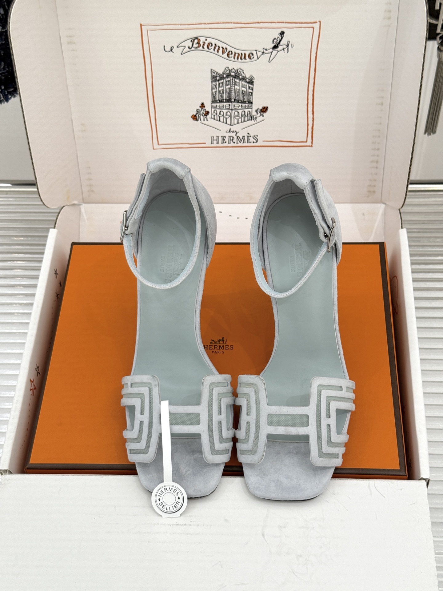 （配原版飞机盒） Hermès/爱马仕经典H型 细跟高跟凉鞋 极简奢韵 勾勒优雅身姿 标志性H型镂空鞋面 凝练品牌经典设