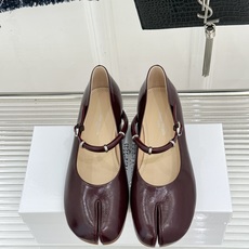 MaisonMargiela|MM6马吉拉 复古分趾玛丽珍鞋 谁懂马吉拉这双的魅力 复古分趾玛丽珍鞋型 招牌分趾灵魂设计 MaisonMargiela|MM6马吉拉 复古分趾玛丽珍鞋 谁懂马吉拉这双的魅力 复古分趾玛丽珍鞋型 招牌分趾灵魂设计