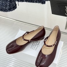 MaisonMargiela|MM6马吉拉 复古分趾玛丽珍鞋 谁懂马吉拉这双的魅力 复古分趾玛丽珍鞋型 招牌分趾灵魂设计 MaisonMargiela|MM6马吉拉 复古分趾玛丽珍鞋 谁懂马吉拉这双的魅力 复古分趾玛丽珍鞋型 招牌分趾灵魂设计
