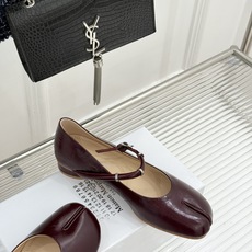 MaisonMargiela|MM6马吉拉 复古分趾玛丽珍鞋 谁懂马吉拉这双的魅力 复古分趾玛丽珍鞋型 招牌分趾灵魂设计 MaisonMargiela|MM6马吉拉 复古分趾玛丽珍鞋 谁懂马吉拉这双的魅力 复古分趾玛丽珍鞋型 招牌分趾灵魂设计