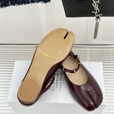 MaisonMargiela|MM6马吉拉 复古分趾玛丽珍鞋 谁懂马吉拉这双的魅力 复古分趾玛丽珍鞋型 招牌分趾灵魂设计 MaisonMargiela|MM6马吉拉 复古分趾玛丽珍鞋 谁懂马吉拉这双的魅力 复古分趾玛丽珍鞋型 招牌分趾灵魂设计