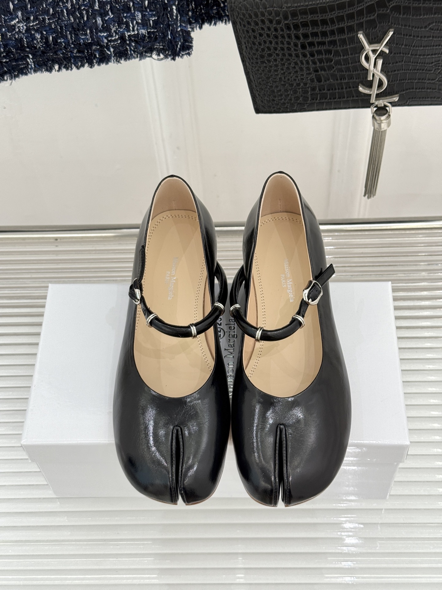 MaisonMargiela|MM6马吉拉 复古分趾玛丽珍鞋 谁懂马吉拉这双的魅力 复古分趾玛丽珍鞋型 招牌分趾灵魂设计 MaisonMargiela|MM6马吉拉 复古分趾玛丽珍鞋 谁懂马吉拉这双的魅力 复古分趾玛丽珍鞋型 招牌分趾灵魂设计