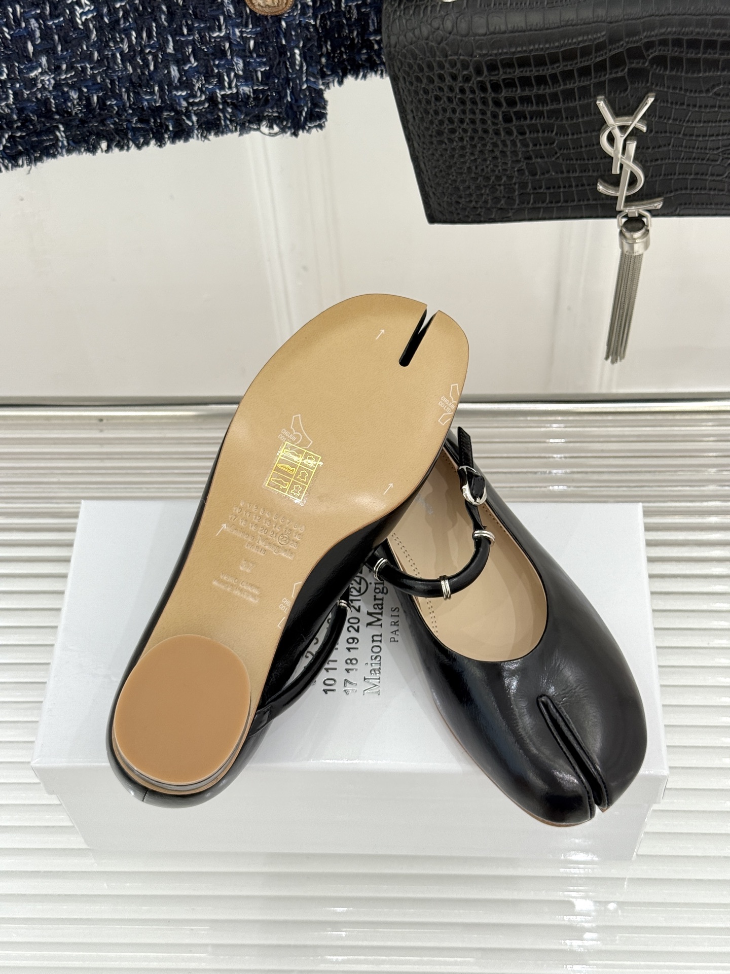 MaisonMargiela|MM6马吉拉 复古分趾玛丽珍鞋 谁懂马吉拉这双的魅力 复古分趾玛丽珍鞋型 招牌分趾灵魂设计 MaisonMargiela|MM6马吉拉 复古分趾玛丽珍鞋 谁懂马吉拉这双的魅力 复古分趾玛丽珍鞋型 招牌分趾灵魂设计