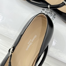 MaisonMargiela|MM6马吉拉 复古分趾玛丽珍鞋 谁懂马吉拉这双的魅力 复古分趾玛丽珍鞋型 招牌分趾灵魂设计 MaisonMargiela|MM6马吉拉 复古分趾玛丽珍鞋 谁懂马吉拉这双的魅力 复古分趾玛丽珍鞋型 招牌分趾灵魂设计