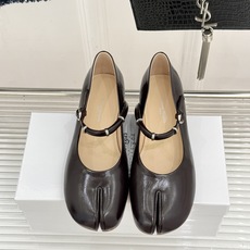 MaisonMargiela|MM6马吉拉 复古分趾玛丽珍鞋 谁懂马吉拉这双的魅力 复古分趾玛丽珍鞋型 招牌分趾灵魂设计 MaisonMargiela|MM6马吉拉 复古分趾玛丽珍鞋 谁懂马吉拉这双的魅力 复古分趾玛丽珍鞋型 招牌分趾灵魂设计