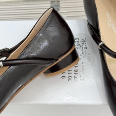 MaisonMargiela|MM6马吉拉 复古分趾玛丽珍鞋 谁懂马吉拉这双的魅力 复古分趾玛丽珍鞋型 招牌分趾灵魂设计 MaisonMargiela|MM6马吉拉 复古分趾玛丽珍鞋 谁懂马吉拉这双的魅力 复古分趾玛丽珍鞋型 招牌分趾灵魂设计