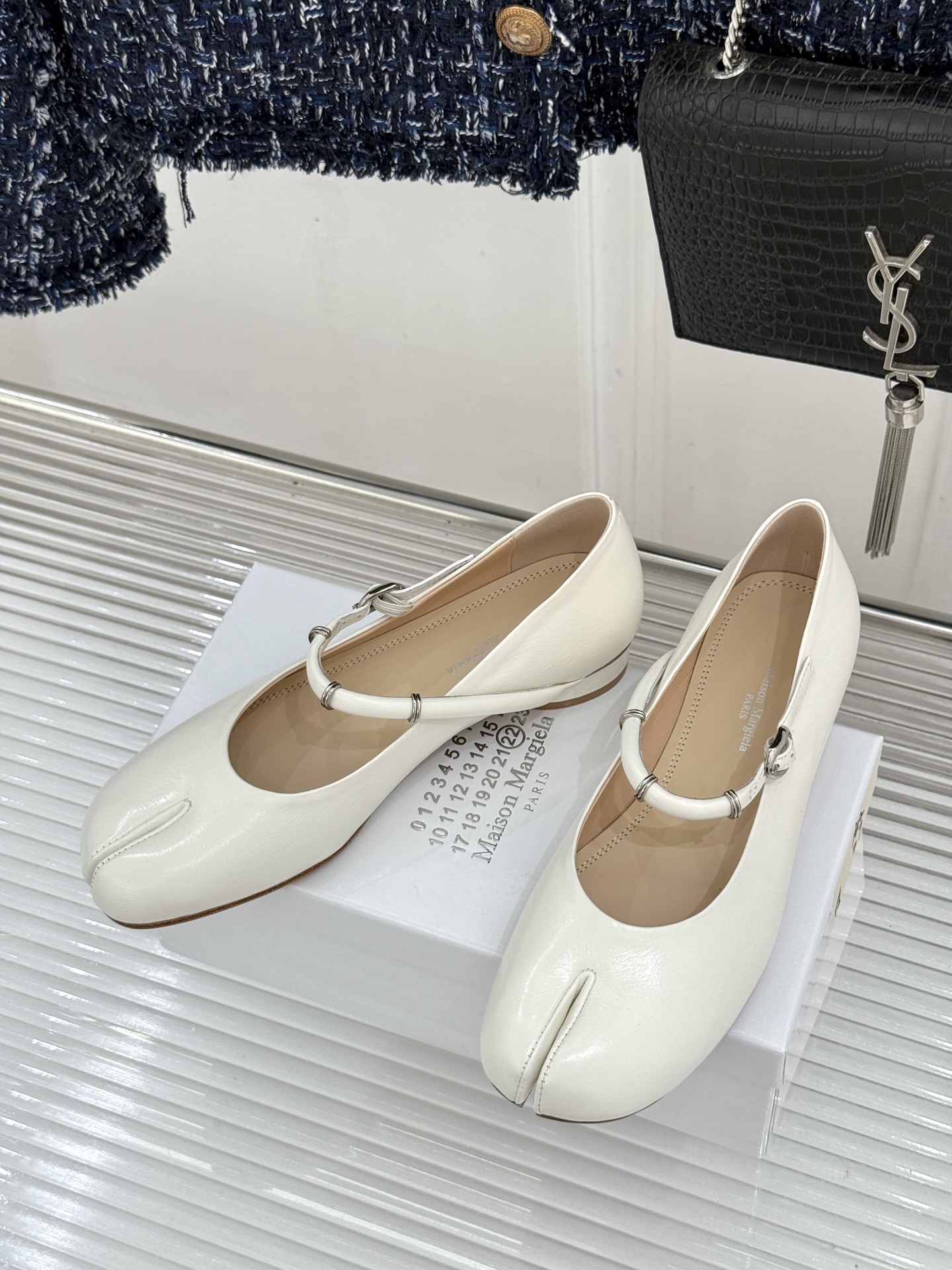 MaisonMargiela｜MM6马吉拉 复古分趾玛丽珍鞋 谁懂马吉拉这双的魅力 复古分趾玛丽珍鞋型 招牌分趾灵魂设计