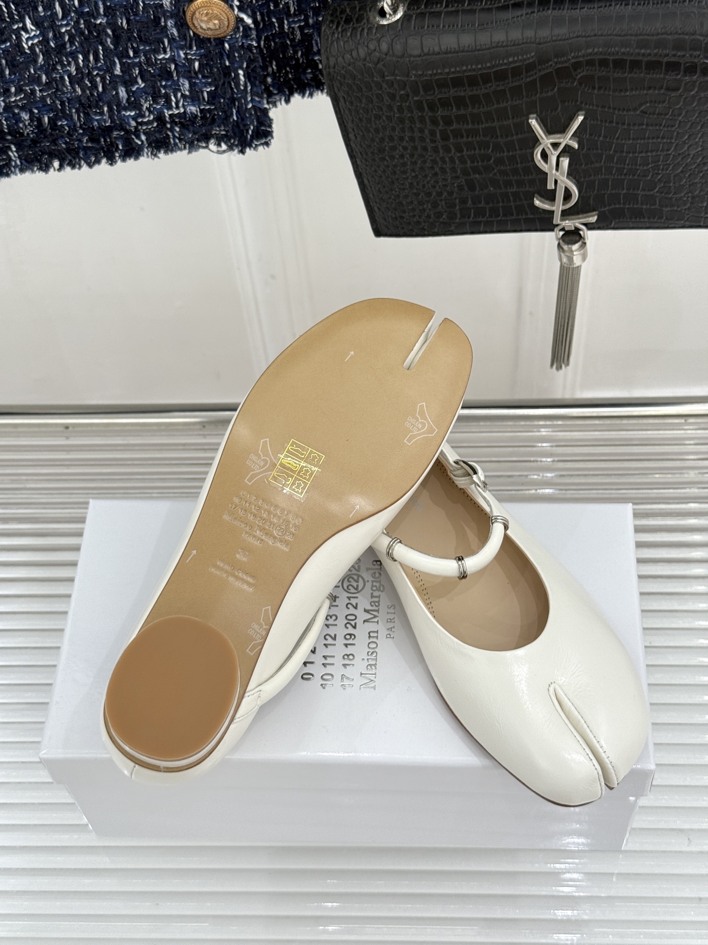 MaisonMargiela｜MM6马吉拉 复古分趾玛丽珍鞋 谁懂马吉拉这双的魅力 复古分趾玛丽珍鞋型 招牌分趾灵魂设计
