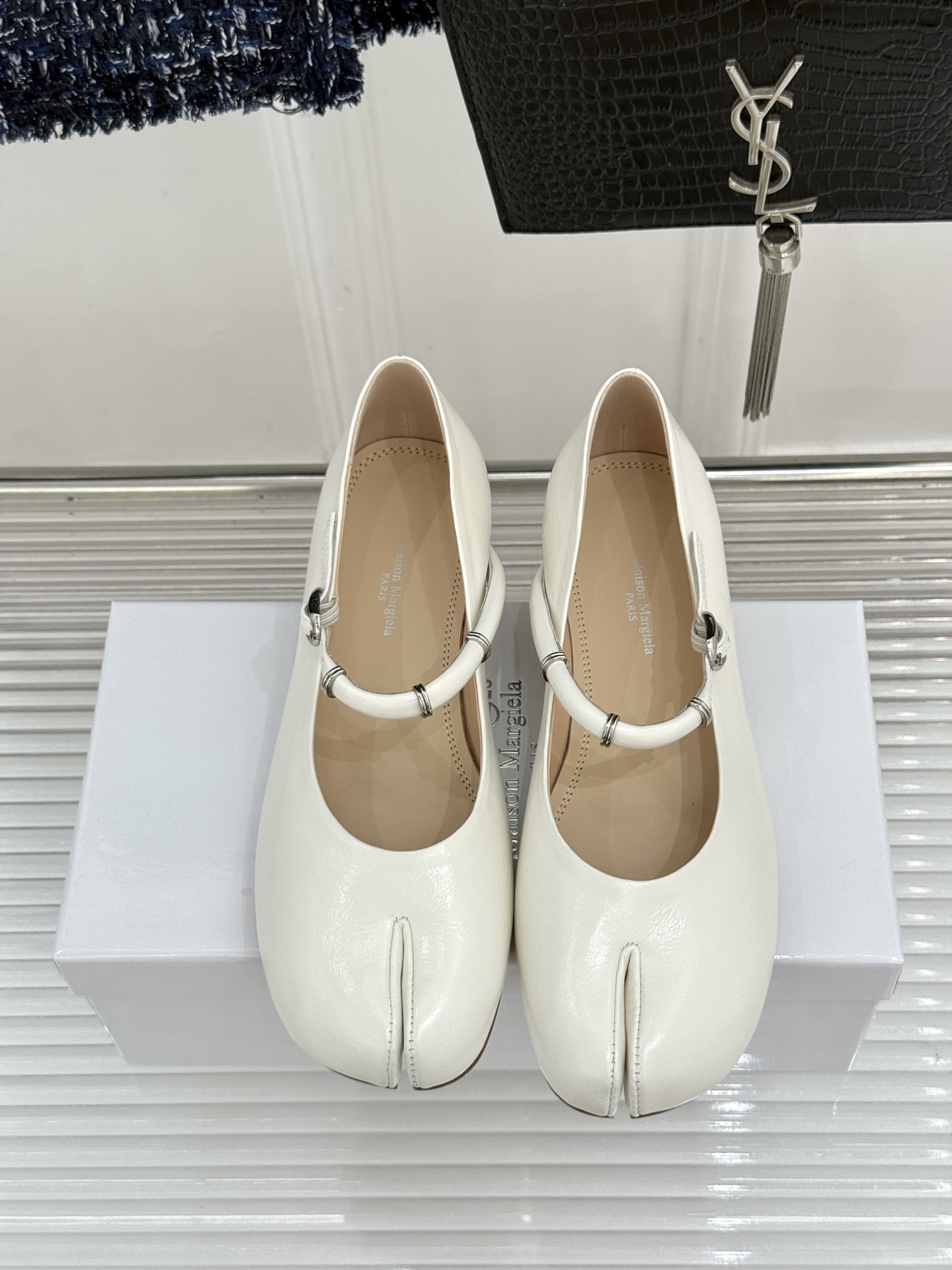 MaisonMargiela｜MM6马吉拉 复古分趾玛丽珍鞋 谁懂马吉拉这双的魅力 复古分趾玛丽珍鞋型 招牌分趾灵魂设计