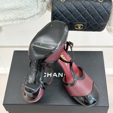 CHANE*|小香26B新品拼色 T字带中空高跟凉鞋 T字带缀双C金属标识 中空露肤显纤细 细高跟悄悄拉长腿线 复古法式 CHANE*|小香26B新品拼色 T字带中空高跟凉鞋 T字带缀双C金属标识 中空露肤显纤细 细高跟悄悄拉长腿线 复古法式