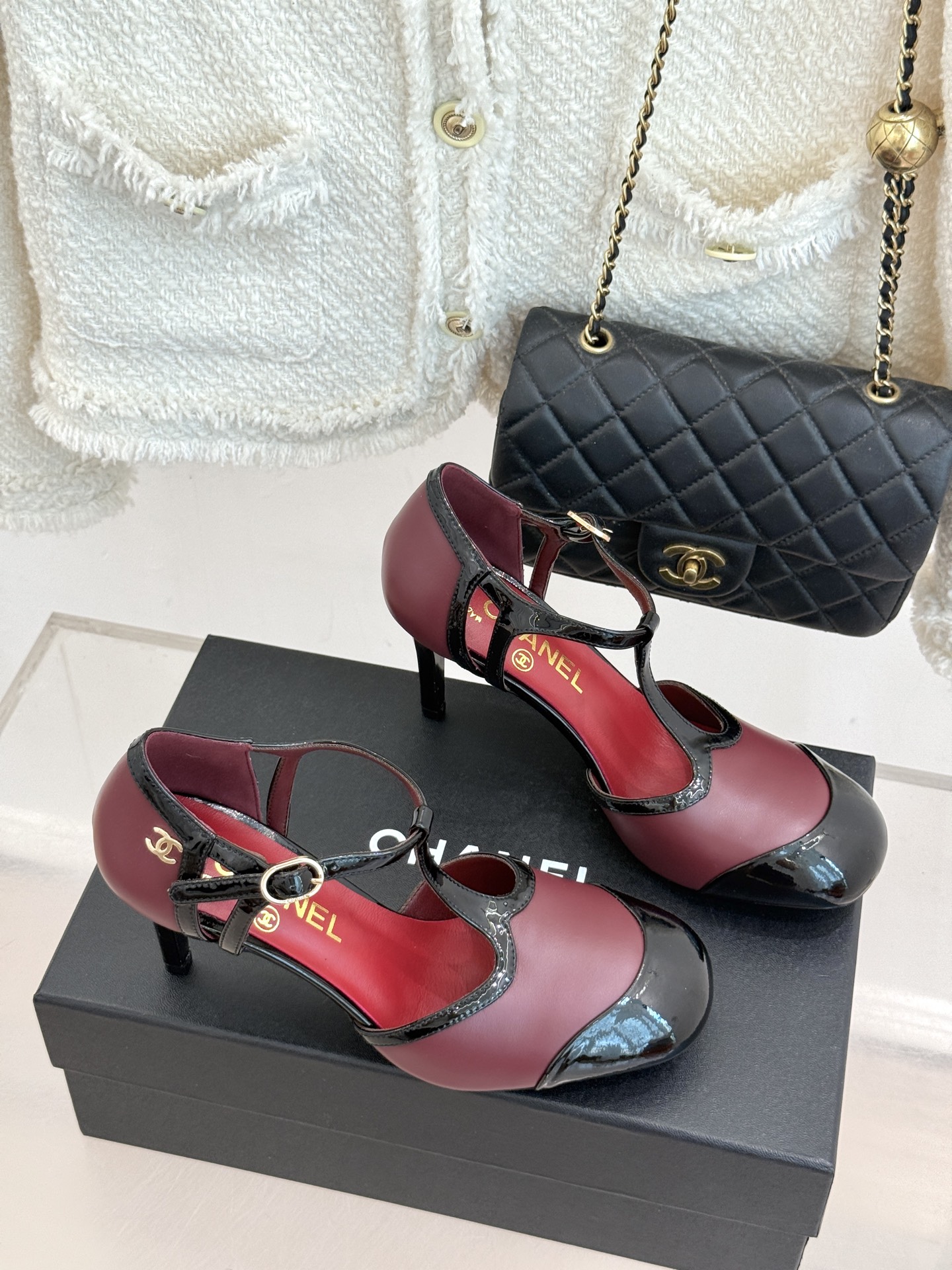 CHANE*|小香26B新品拼色 T字带中空高跟凉鞋 T字带缀双C金属标识 中空露肤显纤细 细高跟悄悄拉长腿线 复古法式 CHANE*|小香26B新品拼色 T字带中空高跟凉鞋 T字带缀双C金属标识 中空露肤显纤细 细高跟悄悄拉长腿线 复古法式